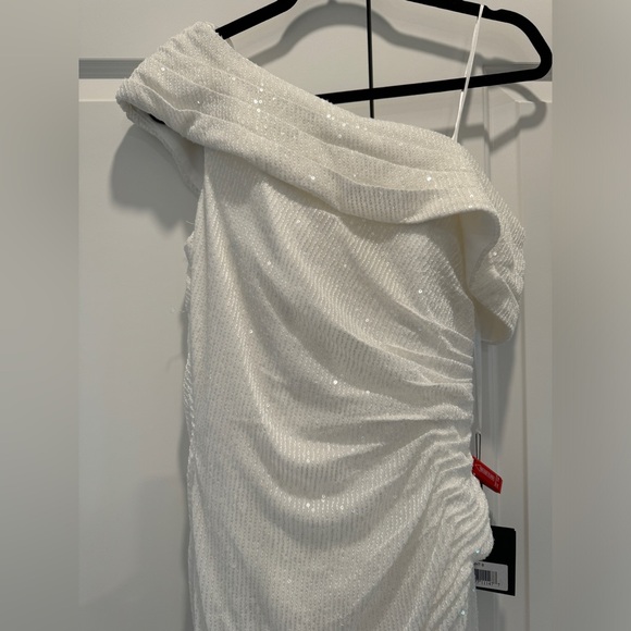 Mac Duggal. *read description* size 8 (new with flaws) - Picture 16 of 16